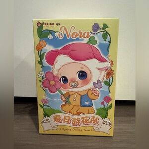 Nora Spring Outing Team Plush Blind Box